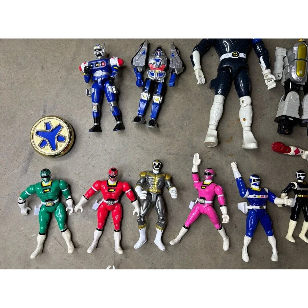 Lot Of 20 Assorted Power Ranger Figures Vintage and Modern